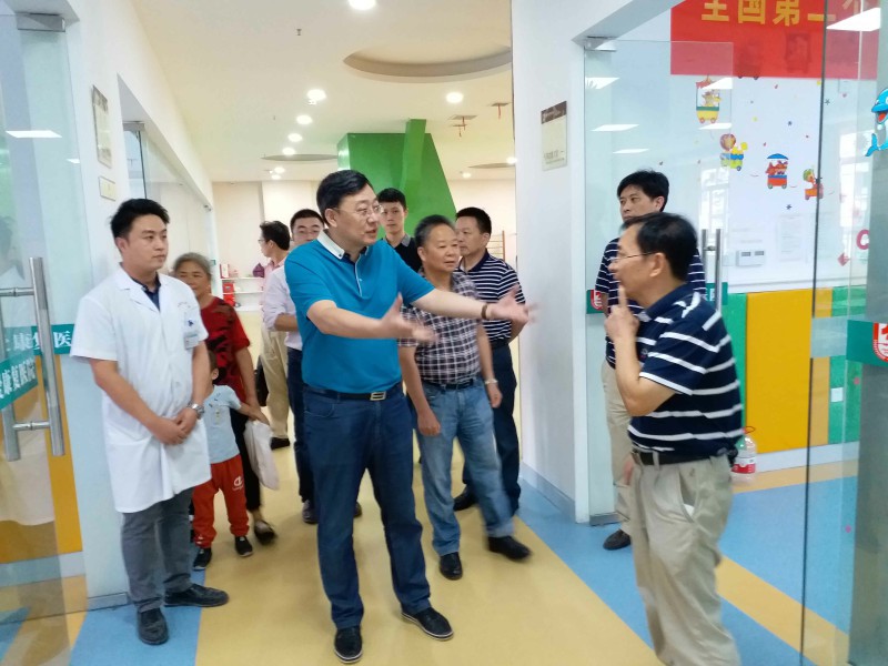 湖南發(fā)展集團蘇德輝總經(jīng)理蒞臨湘西博愛(ài)康復醫院調研考察