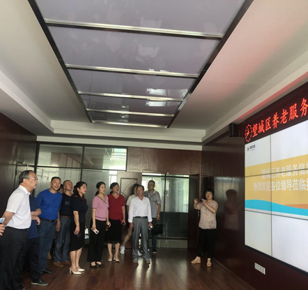長(cháng)沙、湘潭市人大調研發(fā)展養老公司雷鋒路社區居家養老服務(wù)中心