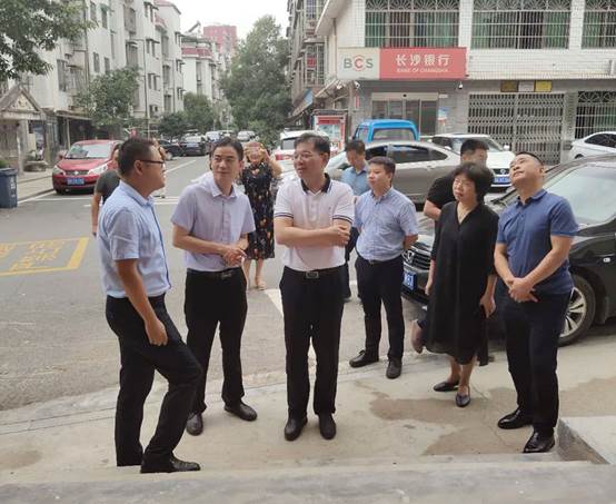省民政廳領(lǐng)導一行蒞臨青園社區居家養老服務(wù)中心參觀(guān)指導工作