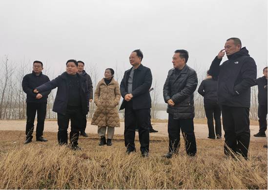 益陽(yáng)市副市長(cháng)樂(lè )運成調研沅江砂石集散中心和機制砂項目