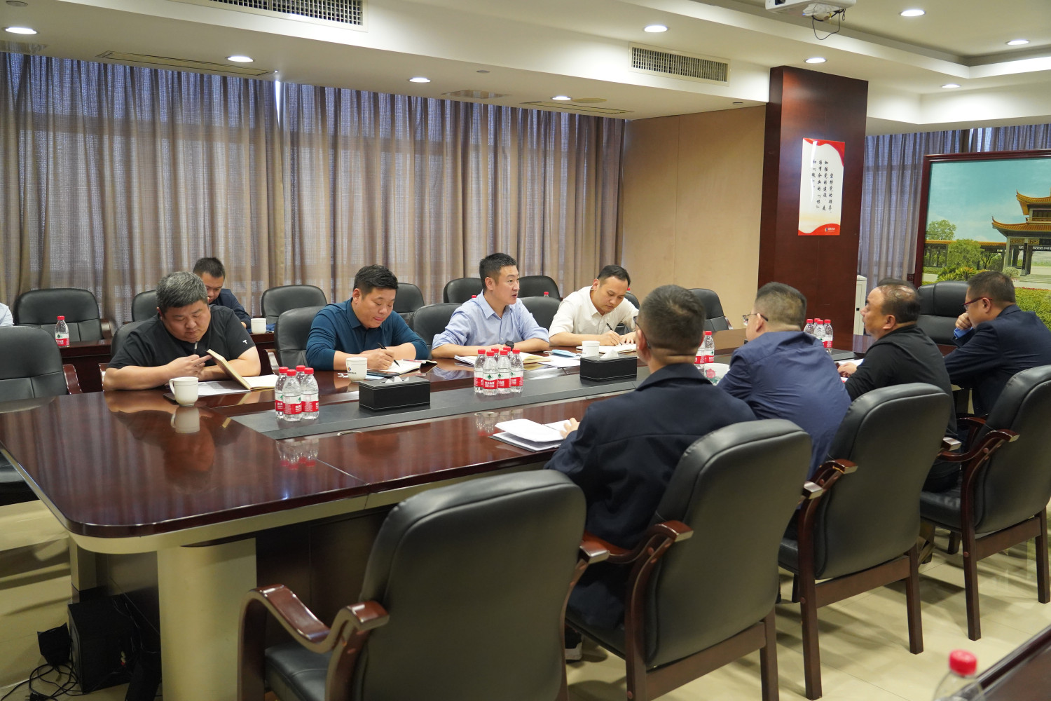 天心區副區長(cháng)劉正文一行到我司走訪(fǎng)座談